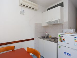 21666581-Ferienwohnung-3-Slatine-300x225-2