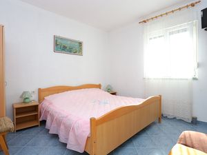 21666581-Ferienwohnung-3-Slatine-300x225-3