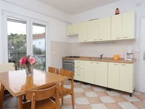 21701645-Ferienwohnung-5-Slatine-300x225-3