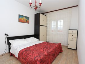 21701645-Ferienwohnung-5-Slatine-300x225-4