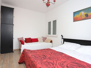 21701645-Ferienwohnung-5-Slatine-300x225-5