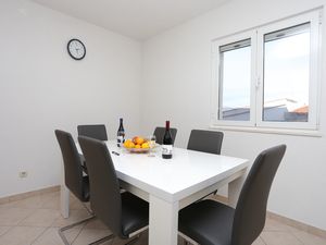 21701651-Ferienwohnung-5-Slatine-300x225-2