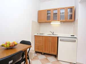 21701647-Ferienwohnung-2-Slatine-300x225-2