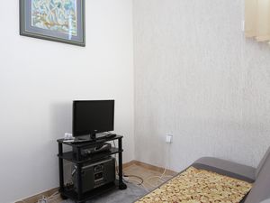 21701657-Ferienwohnung-6-Slatine-300x225-3