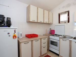 21701657-Ferienwohnung-6-Slatine-300x225-5