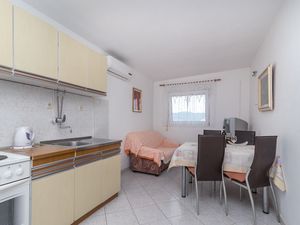 21944141-Ferienwohnung-4-Slatine-300x225-2