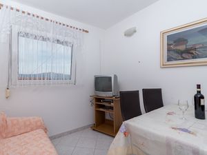 21944141-Ferienwohnung-4-Slatine-300x225-3