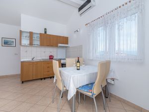 21943141-Ferienwohnung-4-Slatine-300x225-2