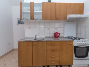 21943141-Ferienwohnung-4-Slatine-300x225-4