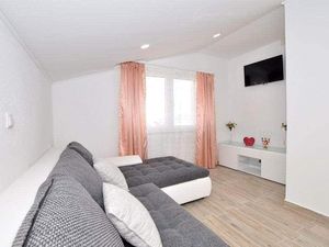 21997441-Ferienwohnung-6-Slatine-300x225-1