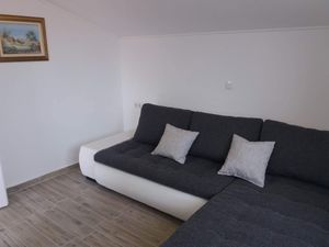 21997441-Ferienwohnung-6-Slatine-300x225-2