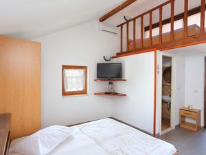 22095121-Ferienwohnung-3-Slatine-300x225-3