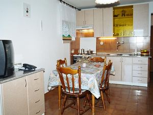 22100373-Ferienwohnung-5-Slatine-300x225-2