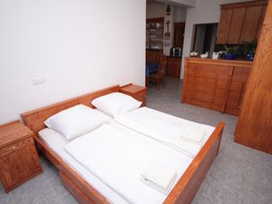 23587456-Ferienwohnung-4-Slatine-300x225-5