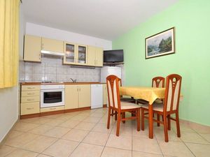 24013307-Ferienwohnung-2-Slatine-300x225-2