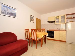 24013305-Ferienwohnung-2-Slatine-300x225-2