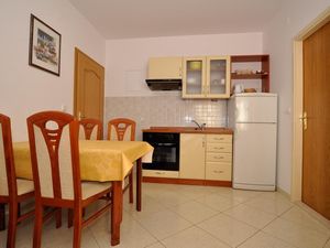 24013305-Ferienwohnung-2-Slatine-300x225-3