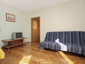 23928901-Ferienwohnung-4-Slatine-300x225-2