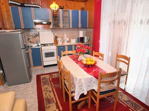 23926367-Ferienwohnung-4-Slatine-300x225-2