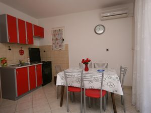 23929632-Ferienwohnung-5-Slatine-300x225-3