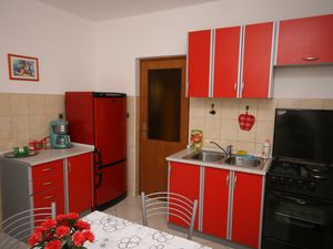 23929632-Ferienwohnung-5-Slatine-300x225-4