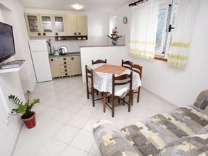 23933044-Ferienwohnung-5-Slatine-300x225-2