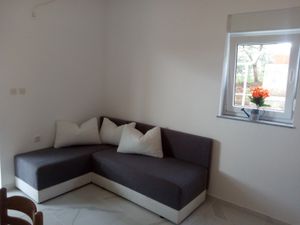 23931326-Ferienwohnung-2-Slatine-300x225-3