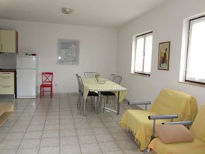 23932339-Ferienwohnung-7-Slatine-300x225-2