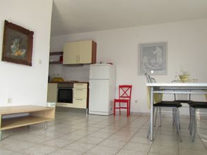 23932339-Ferienwohnung-7-Slatine-300x225-3