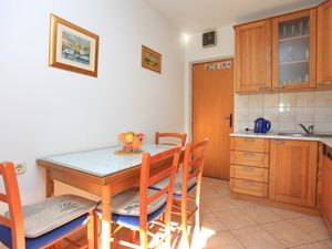 23932468-Ferienwohnung-6-Slatine-300x225-5