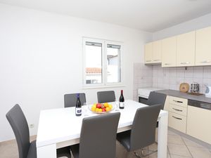 23932469-Ferienwohnung-5-Slatine-300x225-1