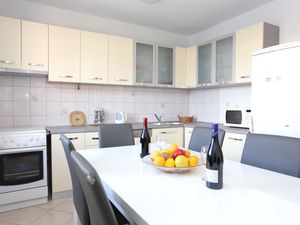 23932469-Ferienwohnung-5-Slatine-300x225-3