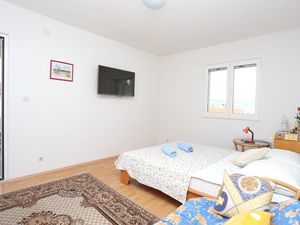 23932469-Ferienwohnung-5-Slatine-300x225-4