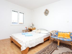 23932469-Ferienwohnung-5-Slatine-300x225-5