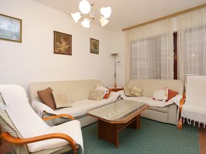 23932473-Ferienwohnung-6-Slatine-300x225-1