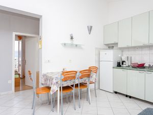 18511201-Ferienwohnung-4-Slatine-300x225-4