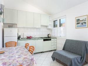 18511201-Ferienwohnung-4-Slatine-300x225-5