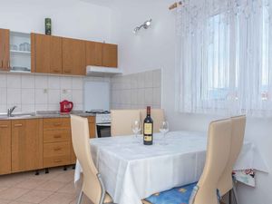 24030795-Ferienwohnung-4-Slatine-300x225-2