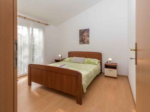 24030795-Ferienwohnung-4-Slatine-300x225-4