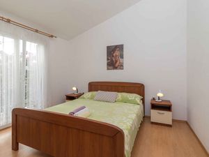 24030795-Ferienwohnung-4-Slatine-300x225-5