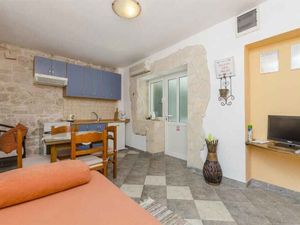 24031955-Ferienwohnung-3-Slatine-300x225-5