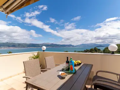 Ferienwohnung für 5 Personen (60 m²) in Trogir 1/10