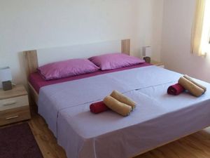 23336903-Ferienwohnung-4-Slivnica-300x225-2