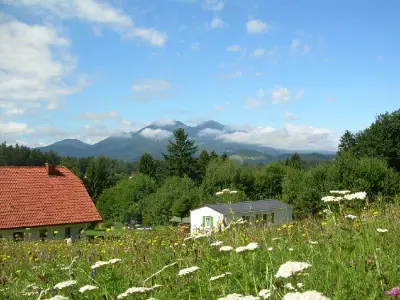 Schlafzimmer mit Doppelbett