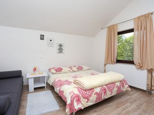 22047369-Ferienwohnung-2-Slunj-300x225-5