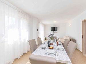 24034655-Ferienwohnung-8-Smokovic-300x225-4