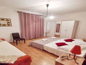 24058858-Ferienwohnung-9-Smokvica-300x225-5