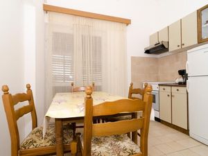 24059155-Ferienwohnung-4-Smokvica-300x225-1