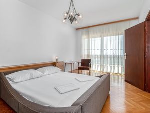 23755946-Ferienwohnung-2-Smrika-300x225-5