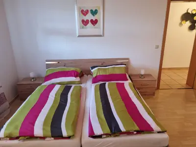 Schlafzimmer mit 3 Betten